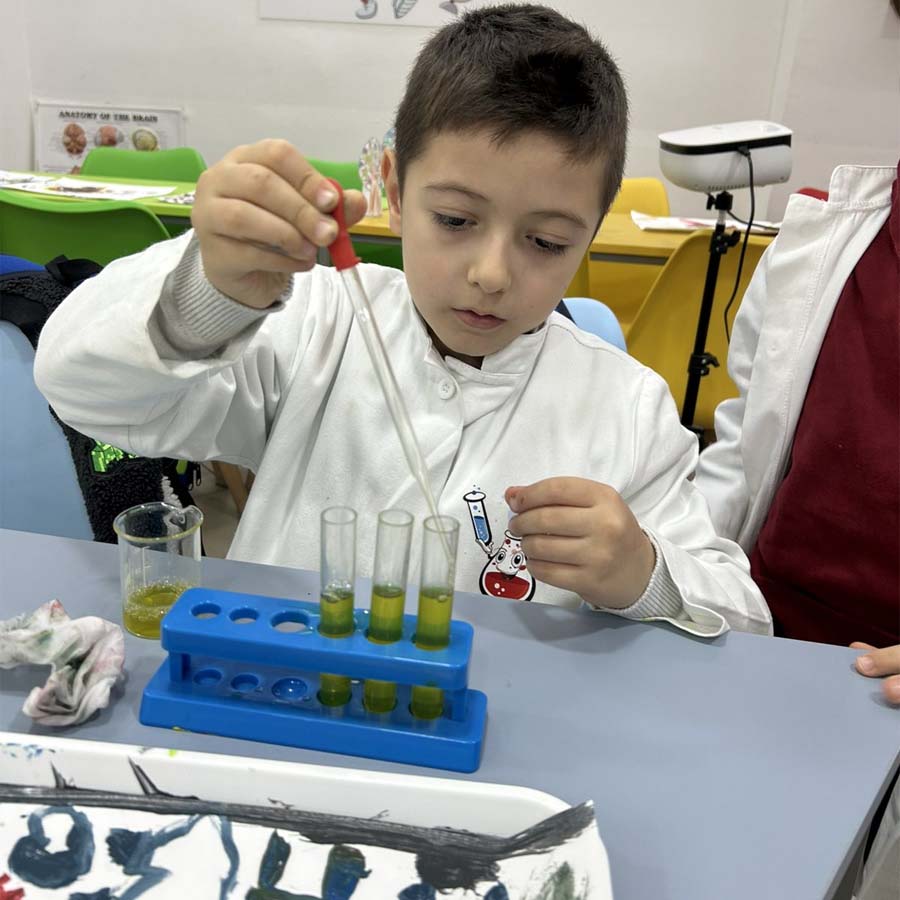 Истражувај ја науката преку игра