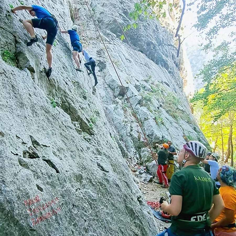 Тимска енергија на карпа