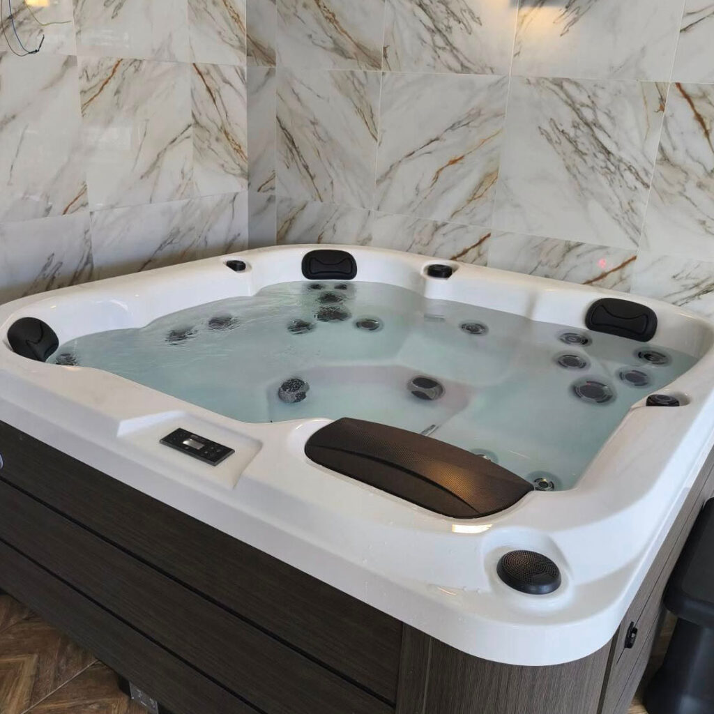 Опуштање во џакузи ноќевање.