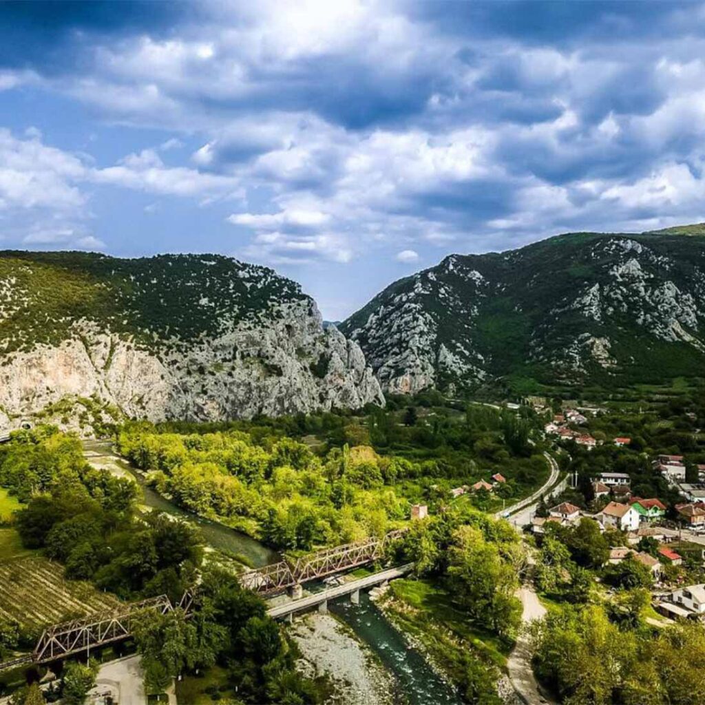 Демиркаписка Клисура во близина