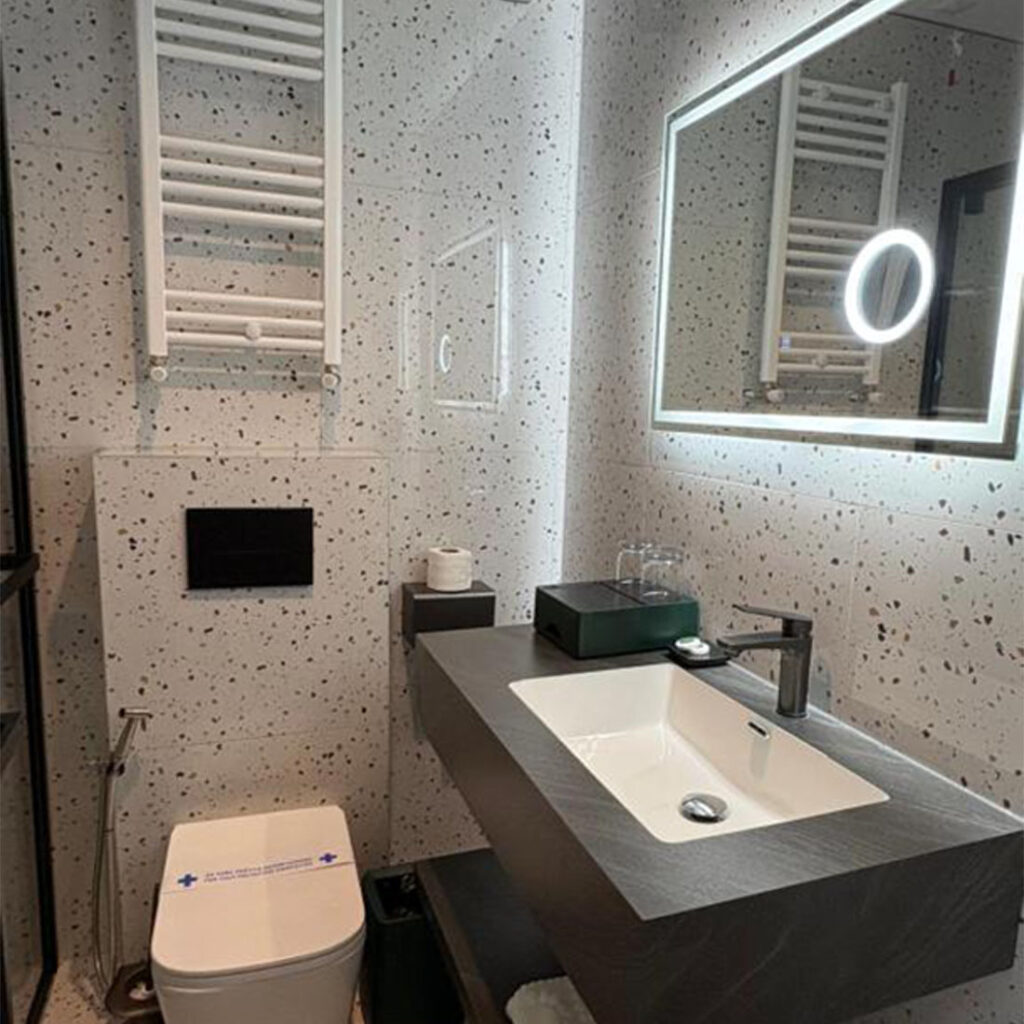 Луксуз насекаде