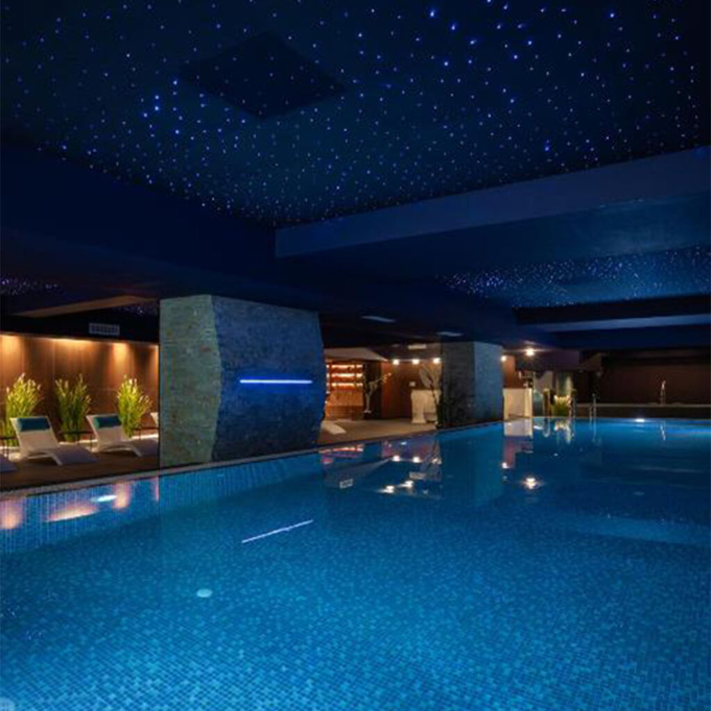 Внатрешен базен во Bliss Palace