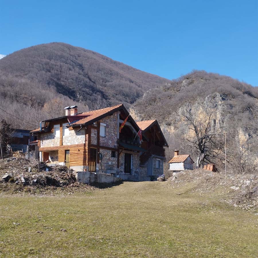 Зимска планинска авантура, Дом Говедарница