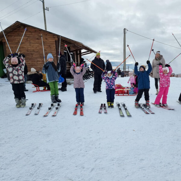 casovi-po-skianje-instruktor-iznajmuvanje-oprema-ponikva-kocani