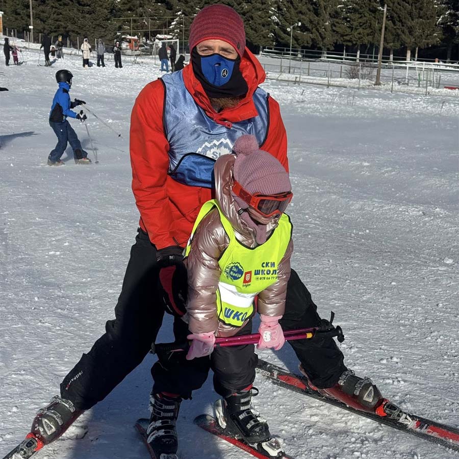 Први чекори на скии на Пониква