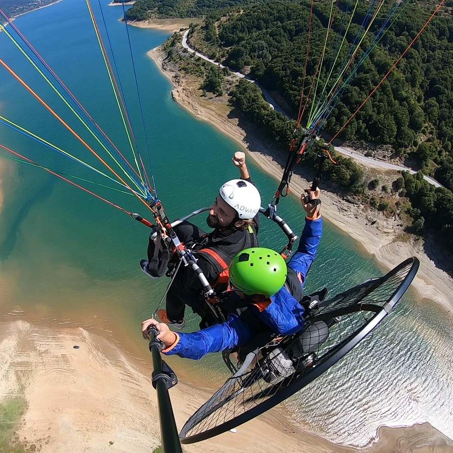 Небесен поглед над заспаното Маврово