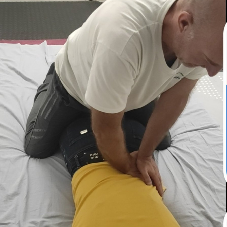 Професионална масажа преку облека