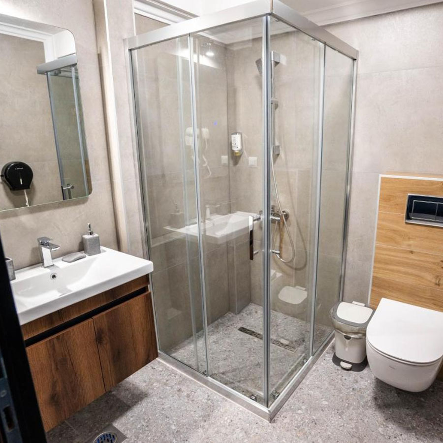 Чисто и модерно опремено купатило