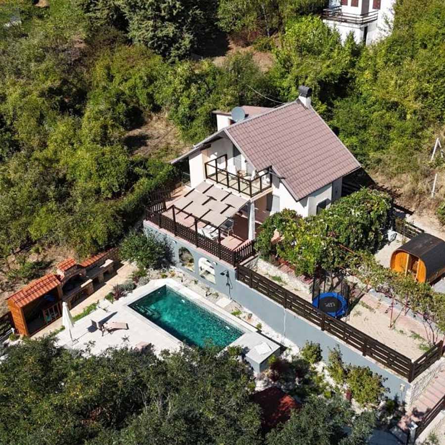 Вила Беловски Рај во подножјето на Шара