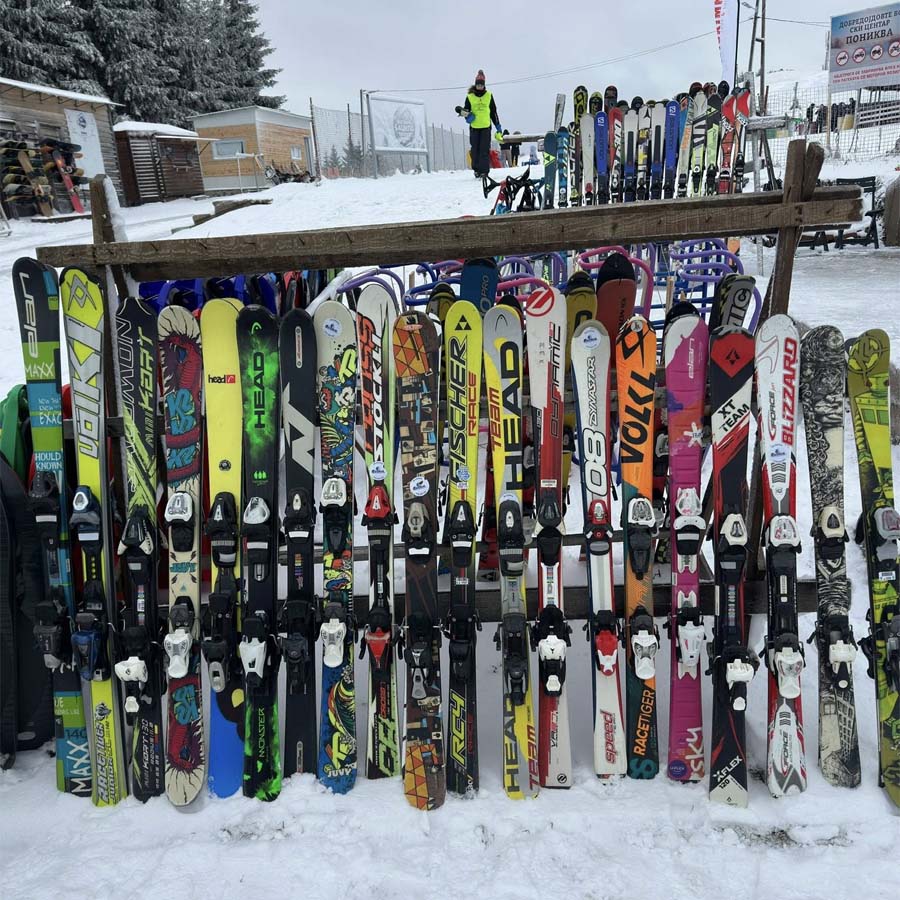 Изнајмување квалитетна ски опрема на Пониква