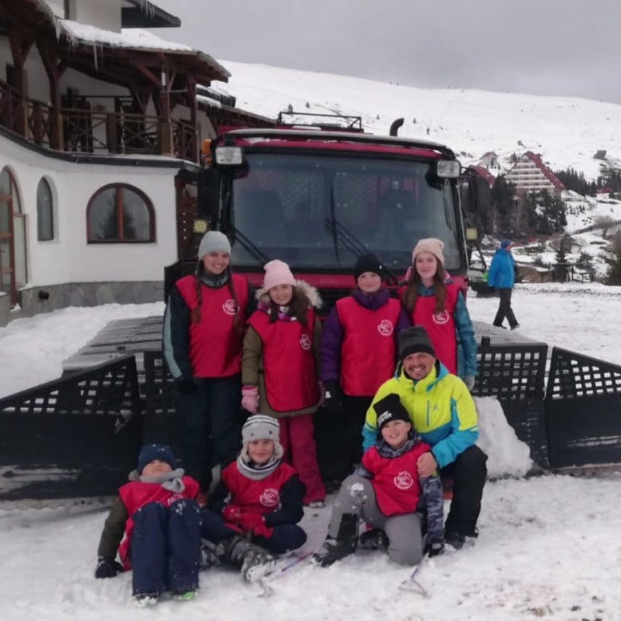 Учење скијање со професионален инструктор