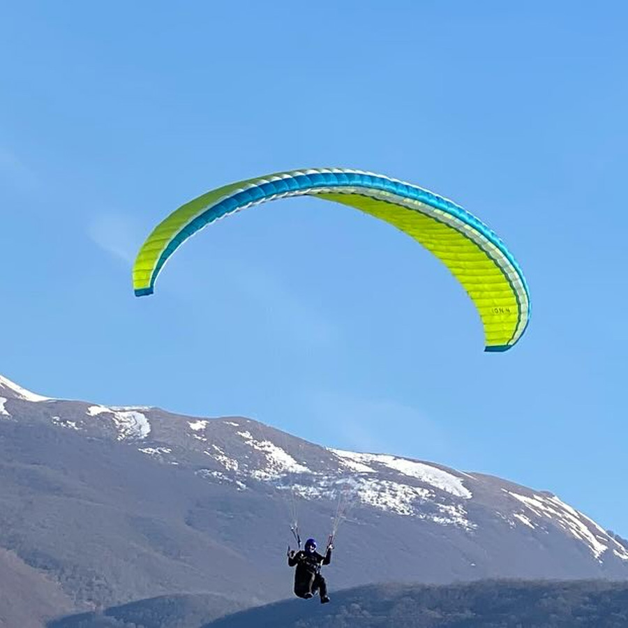 Параглајдинг авантура над Сува Гора