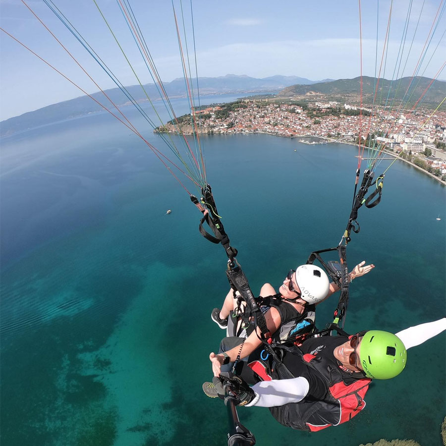 Среќни моменти во воздух со параглајдер