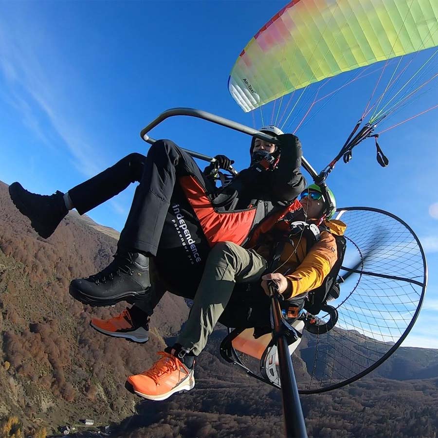 Твоите крилја во синото небо