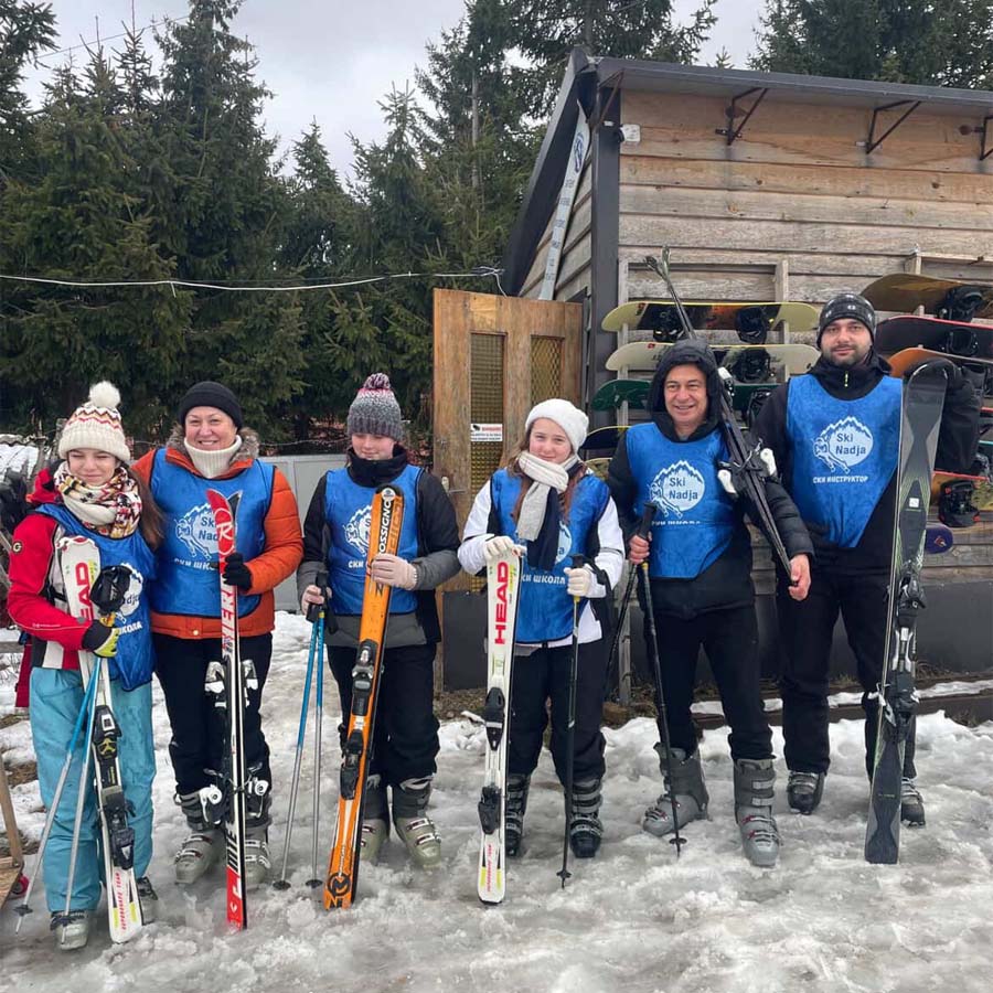 Зимска магија и скијање во природа