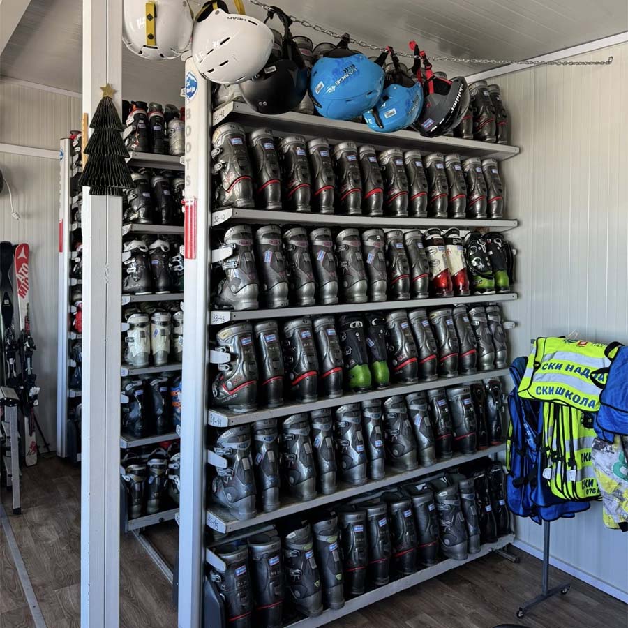 Врвна опрема за безбедно скијање.