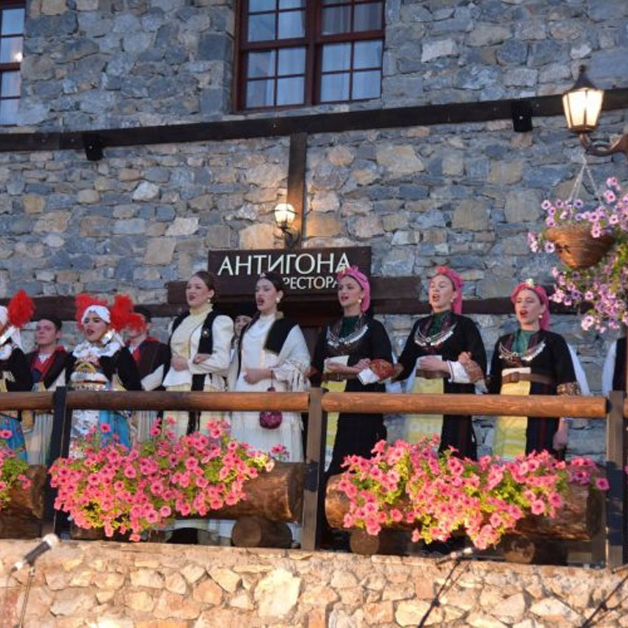 Автентичен амбиент во Македонско Село.