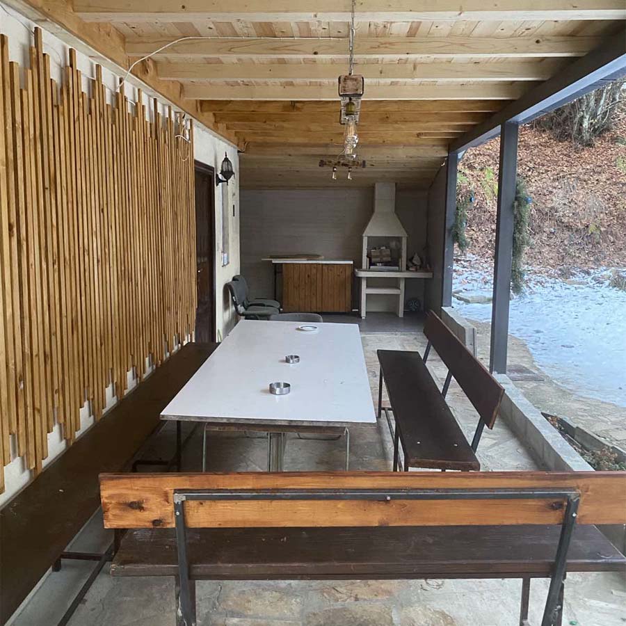 Утринско кафе на терасата на Пониква