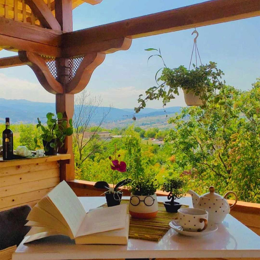 Панорамски поглед на Скопје од тераса