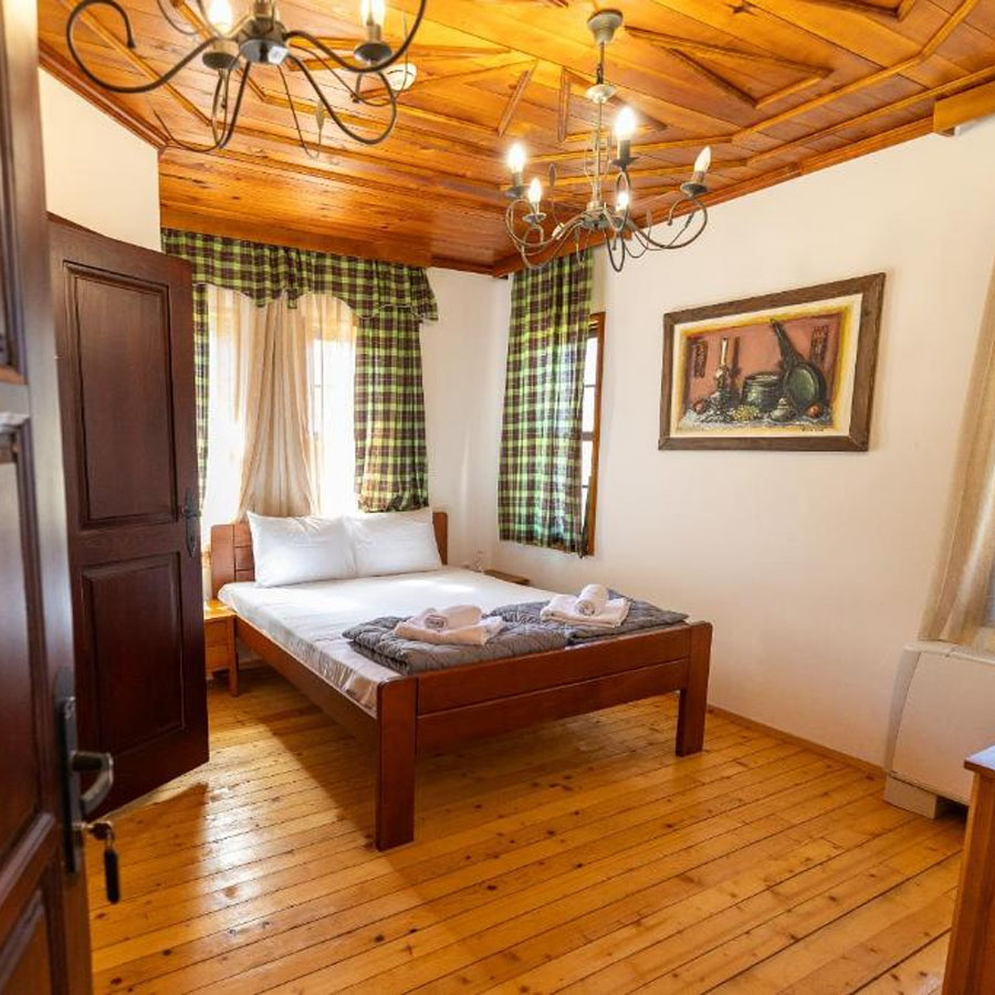 Удобна соба со традиционален македонски дух.