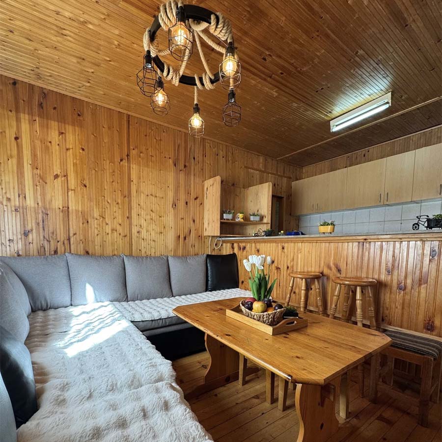 Топла атмосфера во дневната соба