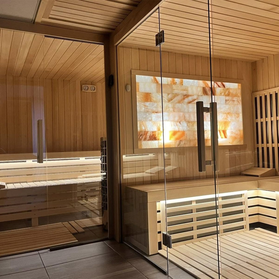 Уживање во модерна планинска сауна