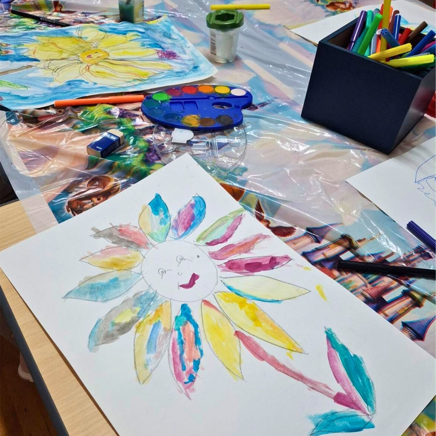 Детска имагинација преку шарени бои