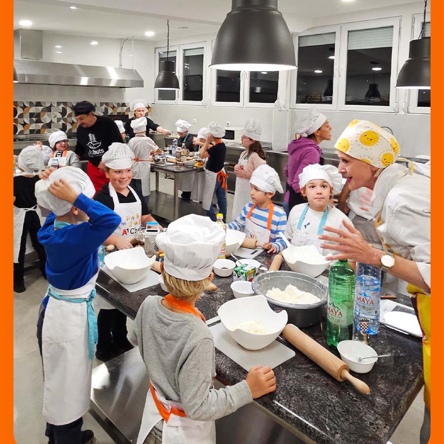 Учење готвење низ забавна игра