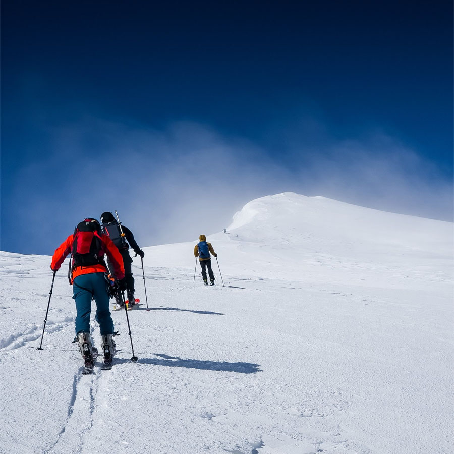 Снежна магија под врвот Љуботен.
