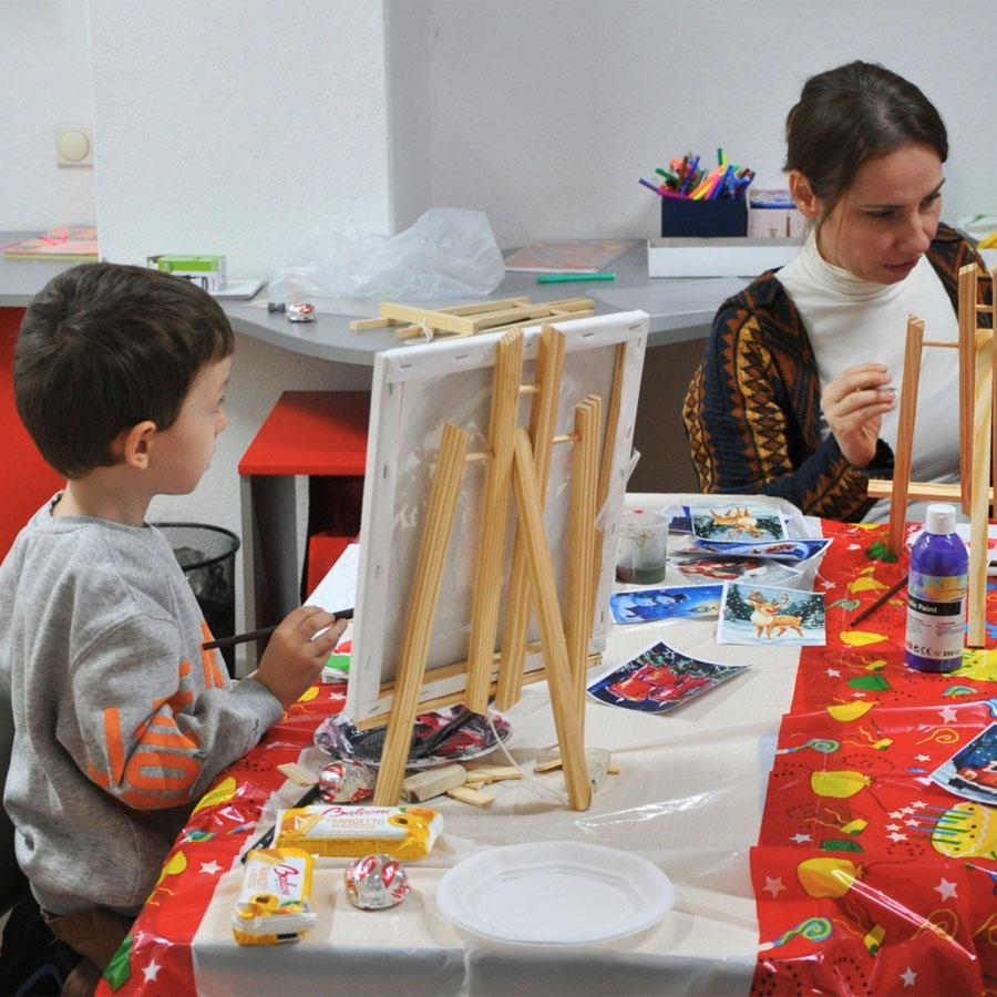 Едукативна ликовна работилница за млади таленти.