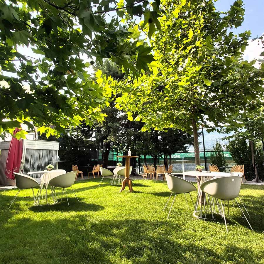 Активно доживување и рекреација со тенис.