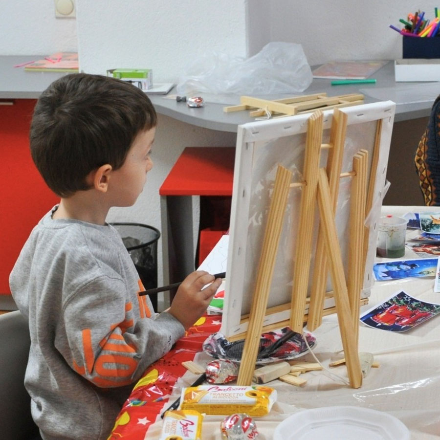 Креативен хаос полн со емоции.