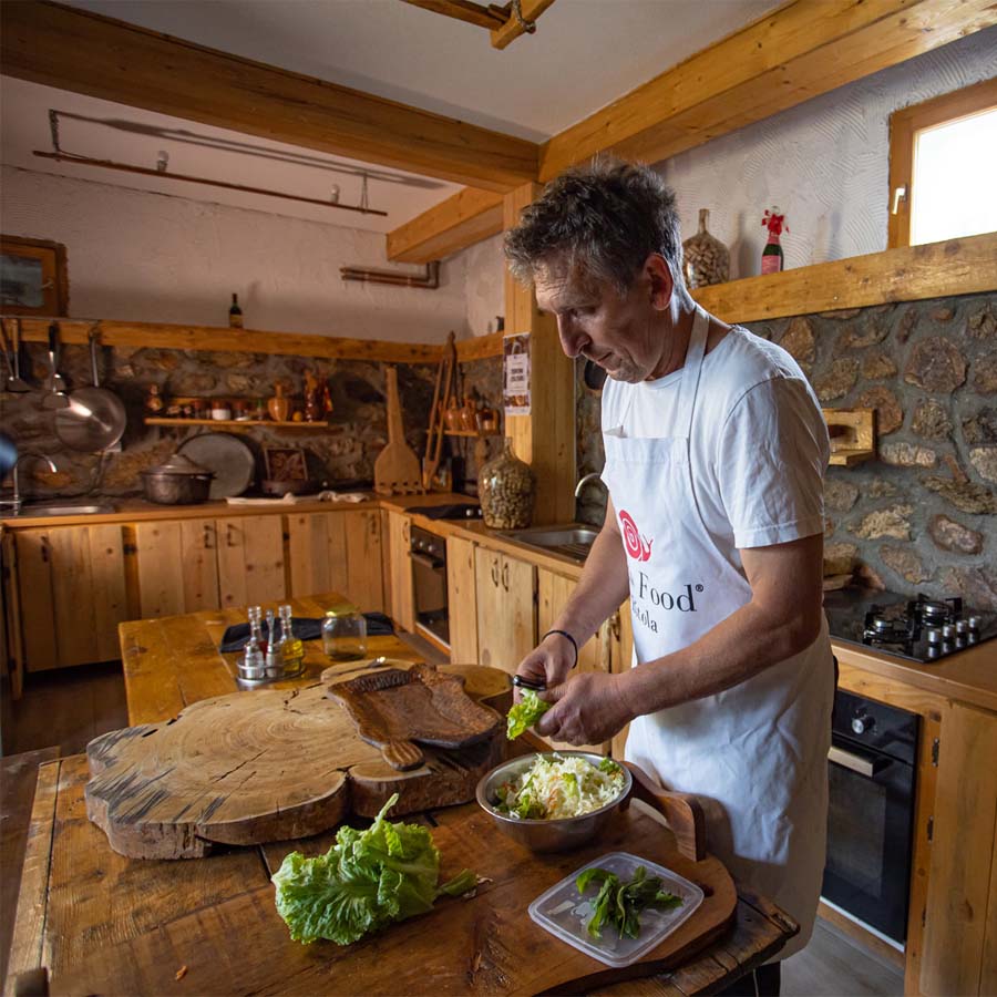 Традиционална кујна со домашни рецепти.