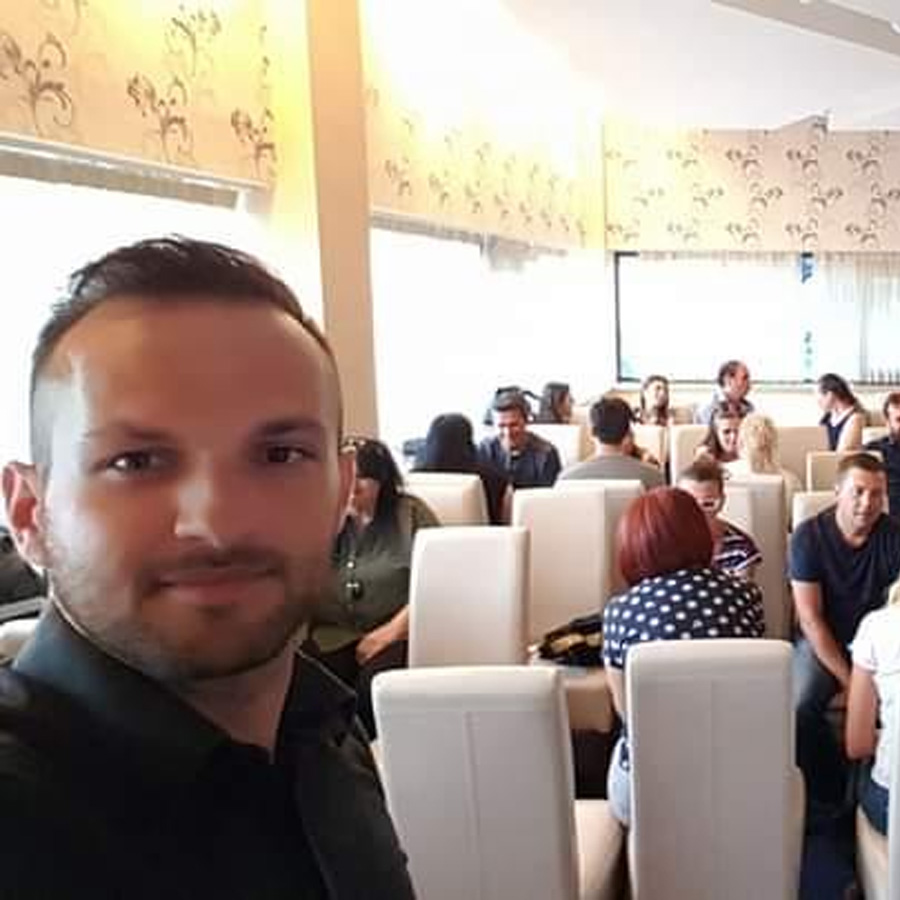 Тим гради организациска култура.