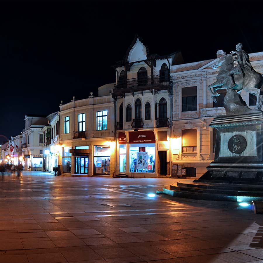 Прошетка по култниот Широк Сокак Битола.
