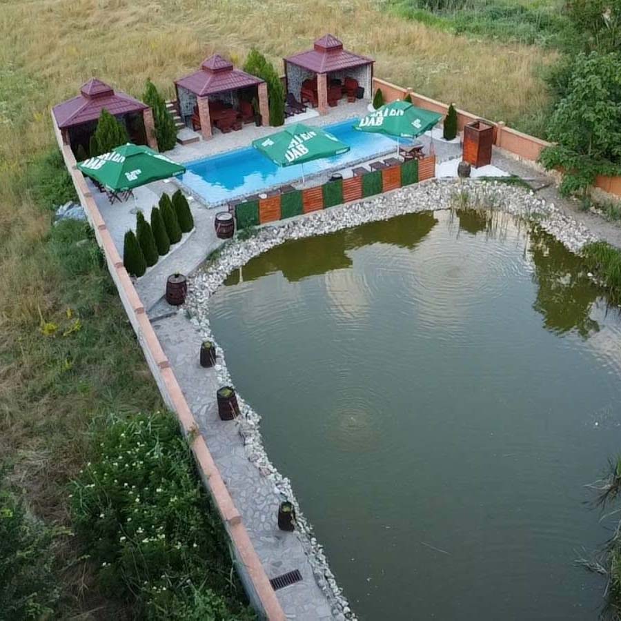Релаксација покрај базен во село Бадар.